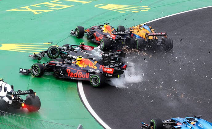 Start, 11 Sergio Perez (MEX, Red Bull Racing), 77 Valtteri Bottas (FIN, Mercedes-AMG Petronas F1 Team), 33 Max Verstappen (NED, Red Bull Racing), 4 Lando Norris (GBR, McLaren F1 Team), F1 Grand Prix of Hungary at Hungaroring on August 1, 2021 in Budapest, Hungary. (Photo by HOCH ZWEI) Budapest Hungary