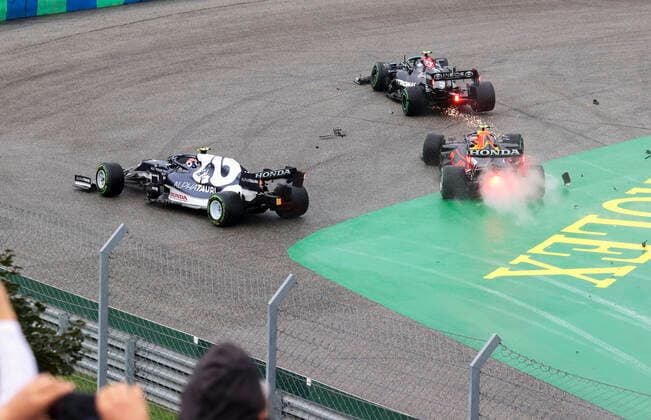 Start, 10 Pierre Gasly (FRA, Scuderia AlphaTauri Honda), 11 Sergio Perez (MEX, Red Bull Racing), 77 Valtteri Bottas (FIN, Mercedes-AMG Petronas F1 Team), F1 Grand Prix of Hungary at Hungaroring on August 1, 2021 in Budapest, Hungary. (Photo by HOCH ZWEI) Budapest Hungary