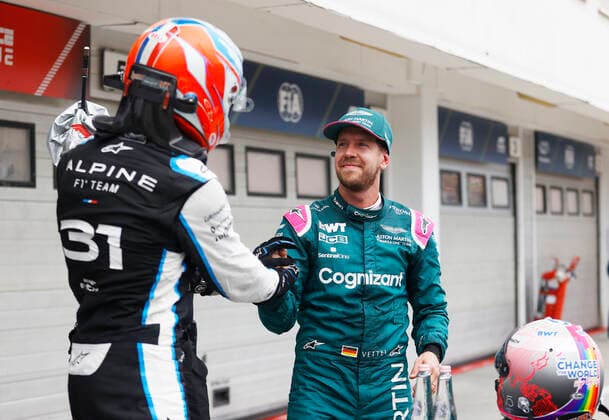 Sport Bilder des Tages F1 Grand Prix of Hungary 31 Esteban Ocon (FRA, Alpine F1 Team), 5 Sebastian Vettel (GER, Aston Martin Cognizant F1 Team), F1 Grand Prix of Hungary at Hungaroring on August 1, 2021 in Budapest, Hungary. (Photo by Florion Goga REUTERS FIA Pool via HOCH ZWEI) Budapest Hungary Poolfoto HOCH ZWEI Pool REUTERS ,EDITORIAL USE ONLY
