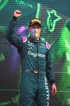 VETTEL Sebastian F1 Team Aston Martin bei der Siegerehrung mit Regenbogen Maske F1 Saison 2021 GP von Ungarn am 01. August 2021 in Budapest