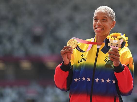 (210802) -- TOKYO, Aug. 2, 2021 -- Yulimar Rojas of Venezuela reacts during the awarding ceremony of the Women s Shot Put at the Tokyo 2020 Olympic Games, Olympische Spiele, Olympia, OS in Tokyo, Japan, Aug. 2, 2021. ) (TOKYO2020)XHTP-JAPAN-TOKYO-OLY-ATHLETICS-WOMEN S TRIPLE JUMP-AWARDING CEREMONY JiaxYuchen 