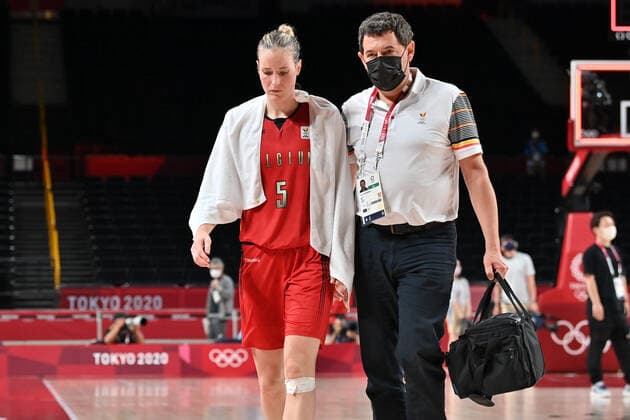 Belgian Cats Kim Mestdagh and Belgian Cats team doctor Sven Aertgeerts pictured after a basketball game between Belgium s Belgian Cats and China, in the women s preliminary round group C, fourth and last game, on the day 11 of the Tokyo 2020 Olympic Games, Olympische Spiele, Olympia, OS in Tokyo, Japan on Monday 02 August 2021. The postponed 2020 Summer Olympics are taking place from 23 July to 8 August 2021. DIRKxWAEM  x3053485x