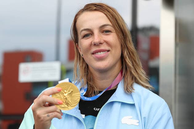 MOSCOW REGION, RUSSIA â€” AUGUST 2, 2021: Olympic tennis mixed doubles champion Anastasia Pavlyuchenkova of Team ROC shows her medal as she arrives at the Sheremetyevo International Airport from Tokyo after participating in the 2020 Summer Olympic Games, Olympische Spiele, Olympia, OS Mikhail Tereshchenko TASS  TS10AF09