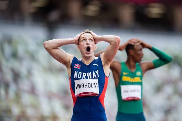 Tokio 2020 im Jahr 2021, Rückblick: Olympische Highlights Sport Bilder des Tages 210803 Karsten Warholm of Norway celebrates after running on a new world record in men s 400 meter hurdle final during day 11 of the Tokyo 2020 Olympic Games, Olympische Spiele, Olympia, OS on August 3, 2021 in Tokyo. Photo: Jon Olav Nesvold BILDBYRAN COP 217 JM0185 bbeng friidrott athletics friidrett olympic games olympics os ol olympiska spel olympiske leker tokyo2020 tokyo 2020 tokyo-os tokyo-ol norge norway jubel Copyright: JONxOLAVxNESVOLD BB210803JE037