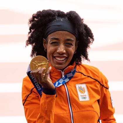 Bilder des Jahres 2021, Sport 08. August Sport Themen der Woche KW31 Tokio 2020 im Jahr 2021, Rückblick: Olympische Highlights Sport Bilder des Tages TOKYO, 03-08-2021, New Olympic Stadium, Tokyo 2020 Olympic Games, Olympische Spiele, Olympia, OS Gold medal ceremony Sifan Hassan Tokyo Olympics: Gold Medal Ceremony Sifan Hassan  x12853419x Copyright: