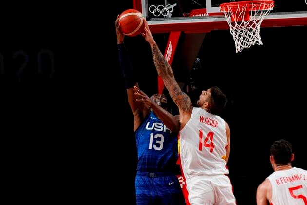 Spain s Willy Hernangomez (R) in action against USA s Bam Adebayo during a match for the men s basketball quarterfinals amid the 2020 Olympic Games, Olympische Spiele, Olympia, OS at the Super Arena in Saitama, Japan, 03 August 2021. 2020 Olympic Games - Basketball: Spain vs USA !ACHTUNG: NUR REDAKTIONELLE NUTZUNG!  Copyright: xEnricxFontcubertax EVE6880 20210803-99c369d19cad595cfade9c0e90a084bbe70166c8