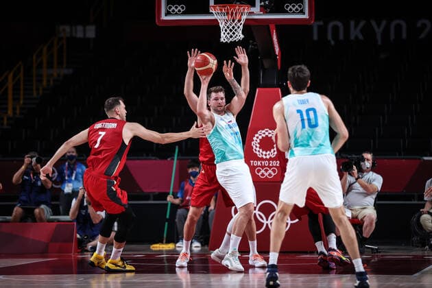 (210803) -- SAITAMA, Aug. 3, 2021 -- Luka Doncic (C) of Slovenia competes during the men s basketball quarterfinal match between Slovenia and Germany at Tokyo 2020 Olympic Games, Olympische Spiele, Olympia, OS in Saitama, Japan, Aug. 3, 2021. ) (TOKYO2020)JAPAN-SAITAMA-OLY-BASKETBALL-MEN S QUARTERFINAL-SLO VS GER PanxYulong 