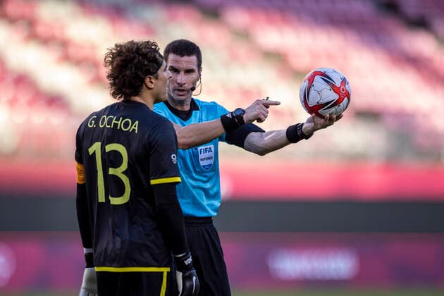 Tokyo 2020 Olympiad Tokyo TÓQUIO, TO - 03.08.2021: TOKYO 2020 OLYMPIAD TOKYO - Ochoa do Mexico as referee during the Mexico vs Brazil football match at the Tokyo 2020 Olympic Games, Olympische Spiele, Olympia, OS held in 2021, the match held at Kashima Stadium, Japan. (Photo: Richard Callis Fotoarena) x2101889x  RichardxCallis