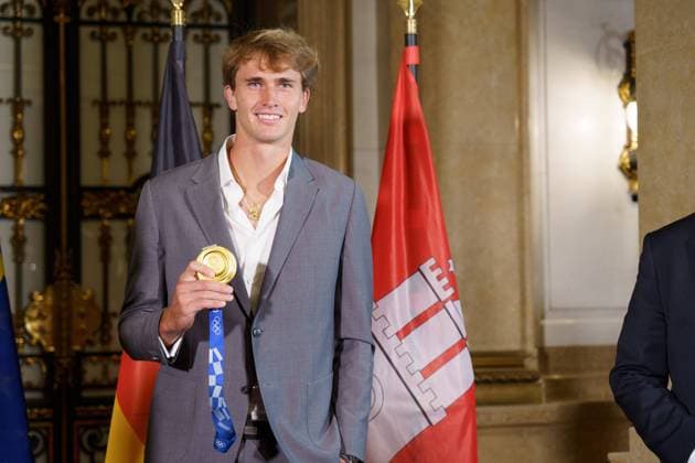 Sport Themen der Woche KW31 Tokio 2020 im Jahr 2021, Rückblick: Olympische Highlights Sport Bilder des Tages Erster Bürgermeister Dr. Peter Tschentscher empfängt Tennis-Olympiasieger Alexander Zverev im Hamburger Rathaus - Erster Bürgermeister Dr. Peter Tschentscher empfängt Tennis-Olympiasieger Alexander Zverev im Hamburger Rathaus -, Hamburg Hamburg Deutschland Rathaus