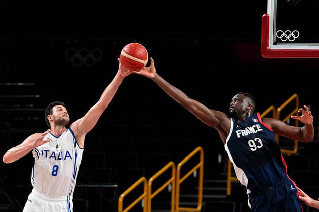 Photo Alfredo Falcone - LaPresse 03 08 2021 Tokyo (Japan) The Games of the XXXII Tokyo 2020 Olympics Basketball men quarterfinal Italy vs France In the pic:Danilo Gallinari Fall Moustapha  Copyright: xAlfredoxFalcone LaPressex