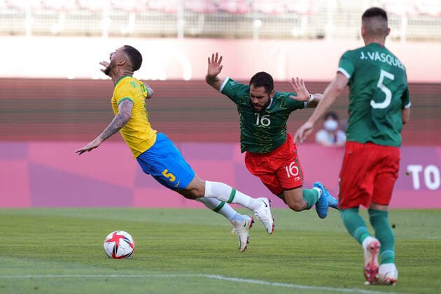 Mandatory Credit: Photo by Masatoshi Okauchi Shutterstock (12245202ab) Douglas Luiz Mexico v Brazil, international football, Men s semi-final, Tokyo Olympic Games, Olympische Spiele, Olympia, OS 2020, Sibaraki Kashima Stadium, Japan - 03 Aug 2021 Mexico v Brazil, international football, Men s semi-final, Tokyo Olympic Games 2020, Sibaraki Kashima Stadium, Japan - 03 Aug 2021 Copyright: xMasatoshixOkauchi Shutterstockx 12245202ab
