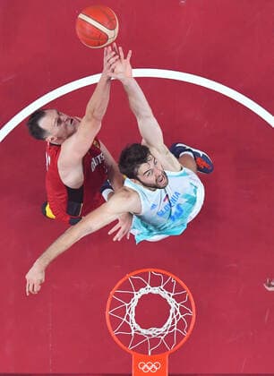 (210803) -- SAITAMA, Aug. 3, 2021 -- Mike Tobey (R) of Slovenia competes with Johannes Voigtmann of Germany during the men s basketball quarterfinal match between Slovenia and Germany at Tokyo 2020 Olympic Games, Olympische Spiele, Olympia, OS in Saitama, Japan, Aug. 3, 2021. ) (TOKYO2020)JAPAN-SAITAMA-OLY-BASKETBALL-MEN S QUARTERFINAL-SLO VS GER MengxYongmin 