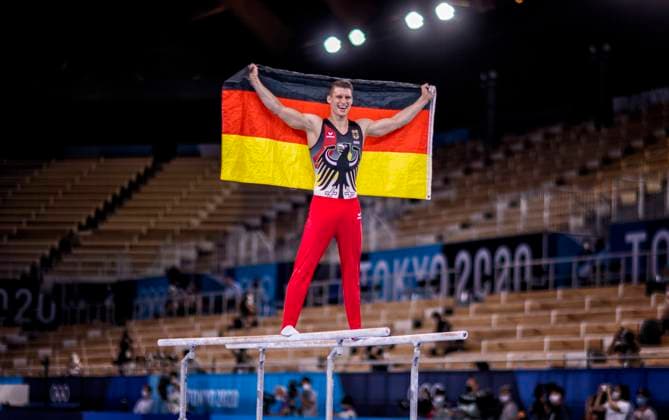 Tokio 2020 im Jahr 2021, Rückblick: Olympische Highlights Sport Bilder des Tages Tokyo Tokio, 03.08.2021, Japan, Olympic Games, Olympische Spiele, Olympia, OS Lukas Dauser (GER) gewinnt Olympia-Silber am Barren Artistic Gymnastics Men s Parallel Bars Turnen Olympische Spiele, 2020 2021 Foto: Moritz Müller Only for Editorial use