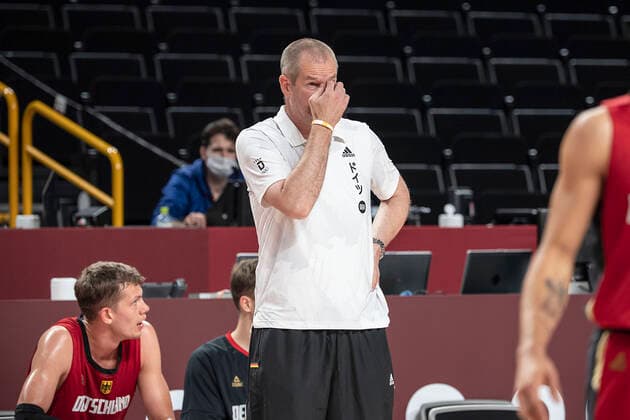 Trainer Henrik ROEDL (GER) ist niedergeschlagen; Basketball Solwenien (SLO) - Deutschland (GER) 94:70, am 03.08.2021; Olympische Sommerspiele 2020, vom 23.07. - 08.08.2021 in Tokio Japan.