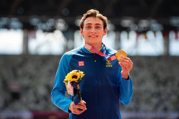 210804 Armand Duplantis of Sweden at the medal ceremony after men s pole vault final during day 12 of the Tokyo 2020 Olympic Games, Olympische Spiele, Olympia, OS on August 4, 2021 in Tokyo. Photo: Vegard Wivestad Grott BILDBYRAN kod VG VG0149 bbeng friidrott athletics friidrett olympic games olympics os ol olympiska spel olympiske leker tokyo2020 tokyo 2020 tokyo-os tokyo-ol sverige sweden OS-guld OL-gull Copyright: VEGARDxWIVESTADxGRoTT BB210804VG020