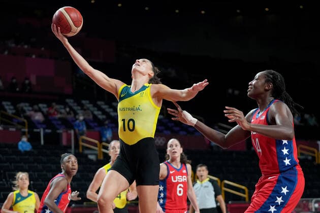 OLY21 BASKETBALL WOMENS AUST USA, Katie Ebzery of Australia looks to shoot during the Women s Quarterfinal Basketball match between Australia and the USA at the Saitama Super Arena during the Tokyo Olympic Games, Olympische Spiele, Olympia, OS in Tokyo, Japan Wednesday, August 4, 2021. ( NO ARCHIVING, EDITORIAL USE ONLY, NO USE IN BOOKS WITHOUT CONSENT TOKYO JAPAN  Copyright: xJOExGIDDENSx 20210804001563955127