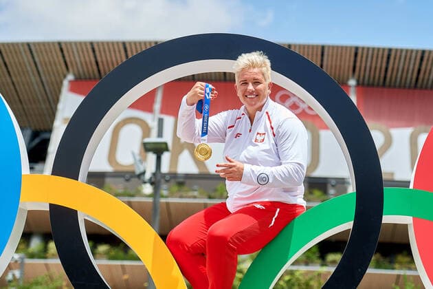 04.08.2021 TOKIO JAPONIA , STADION OLIMPIJSKI , XXXII IGRZYSKA OLIMPIJSKIE TOKIO 2020 Olympic Games, Olympische Spiele, Olympia, OS TOKYO 2020 ) LEKKOATLETYKA RZUT MLOTEM NZ. ANITA WLODARCZYK Z MEDALEM OLIMPIJSKIM FOTO RADOSLAW JOZWIAK CYFRASPORT NEWSPIX.PL --- Newspix.pl  CRJ_1190