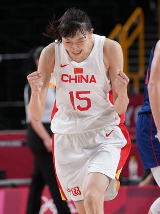 (210804) -- SAITAMA, Aug. 4, 2021 -- Han Xu of China celebrates during the women s basketball quarterfinal match between China and Serbia at the Tokyo 2020 Olympic Games, Olympische Spiele, Olympia, OS in Saitama, Japan, Aug. 4, 2021. ) (TOKYO2020)JAPAN-SAITAMA-OLY-BASKETBALL-WOMEN S QUARTERFINAL-CHN VS SRB MengxYongmin 