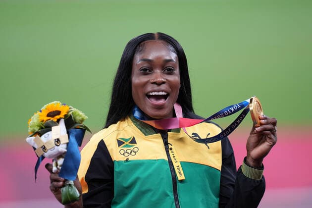 OLY21 ATHLETICS, Elaine Thompson-Herah of Jamaica with her Gold medal for the Women?s 200m at the Olympic Stadium during the Tokyo Olympic Games, Olympische Spiele, Olympia, OS Tokyo Wednesday, August 4, 2021. ( NO ARCHIVING, EDITORIAL USE ONLY, NO USE IN BOOKS WITHOUT CONSENT TOKYO TOKYO JAPAN  Copyright: xJOExGIDDENSx 20210804001564076713