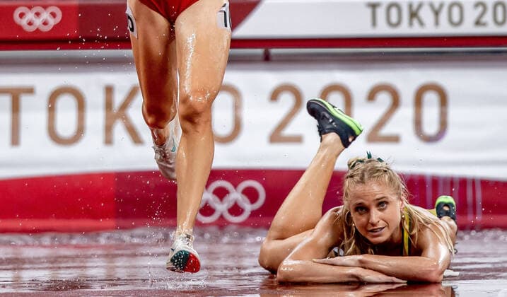 Bilder des Jahres 2021, Sport 08. August Sport Themen der Woche KW31 Tokio 2020 im Jahr 2021, Rückblick: Olympische Highlights Sport Bilder des Tages 2020 Tokyo Olympic Games, Olympische Spiele, Olympia, OS Thursday - Athletics, Olympic Stadium, Tokyo, Japan 4 8 2021 Women™s 3000m Steeplechase Australia™s Genevieve Gregson falls in the final Genevieve Gregson falls in the final 4 8 2021  Copyright: x INPHO MorganxTreacyx AZ0I5479_1