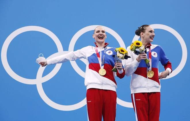 Tokyo Olympics: Artistic Swimming Svetlana Romashina and Svetlana Kolesnichenko of the Russian Olympic Committee celebrate after winning the women s artistic swimming duet free routine final at the Tokyo Olympics on Aug. 4, 2021, at Tokyo Aquatics Centre.  A14AA0000756445P