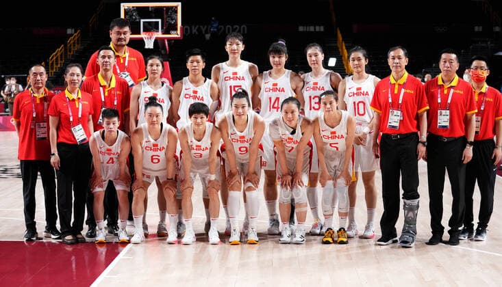 (210804) -- SAITAMA, Aug. 4, 2021 -- Team China pose for photos before the women s basketball quarterfinal match between China and Serbia at the Tokyo 2020 Olympic Games, Olympische Spiele, Olympia, OS in Saitama, Japan, Aug. 4, 2021. ) (TOKYO2020)JAPAN-SAITAMA-OLY-BASKETBALL-WOMEN S QUARTERFINAL-CHN VS SRB MengxYongmin 