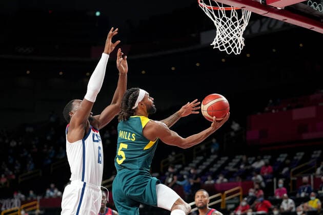 OLY21 MENS BASKETBALL AUST USA, Patty Mills of Australia jumps for the basket during the Men s Semifinal Basketball match between the USA and Australia at the Saitama Super Arena during the Tokyo Olympic Games, Olympische Spiele, Olympia, OS in Tokyo, Japan Thursday, August 5, 2021. ( NO ARCHIVING, EDITORIAL USE ONLY, NO USE IN BOOKS WITHOUT CONSENT TOKYO JAPAN  Copyright: xJOExGIDDENSx 20210805001564339771