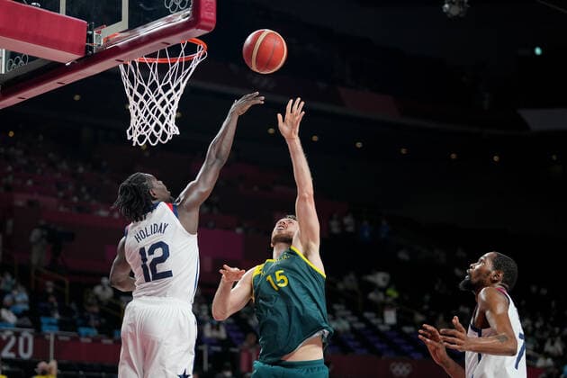 OLY21 MENS BASKETBALL AUST USA, Nic Kay of Australia shoots for the basket as Devin Booker of the USA guards during the Men s Semifinal Basketball match between the USA and Australia at the Saitama Super Arena during the Tokyo Olympic Games, Olympische Spiele, Olympia, OS in Tokyo, Japan Thursday, August 5, 2021. ( NO ARCHIVING, EDITORIAL USE ONLY, NO USE IN BOOKS WITHOUT CONSENT TOKYO JAPAN  Copyright: xJOExGIDDENSx 20210805001564359185