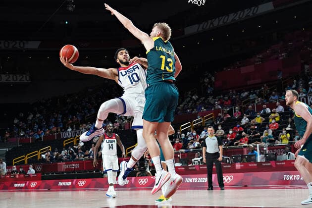 United States small forward Jayson Tatum 10, takes a shot against Australia centre Jock Landale 13, during the Men s Basketball semi-final at the Tokyo Olympic Games, Olympische Spiele, Olympia, OS in Tokyo, Japan, on Thursday, August 5, 2021. The United States beat Australia 97-78.  OLY20210805220 RICHARDxELLIS