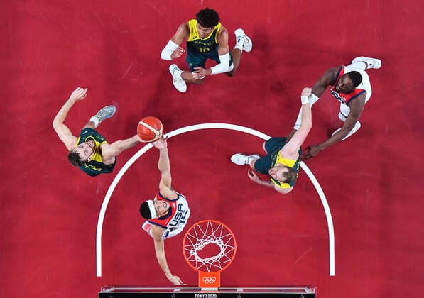 (210805) -- SAITAMA, Aug. 5, 2021 -- Devin Booker (bottom) of the United States vies for a rebound during the men s basketball semifinal between the United States and Australia at Tokyo 2020 Olympic Games, Olympische Spiele, Olympia, OS in Saitama, Japan, Aug. 5, 2021. ) (TOKYO2020)JAPAN-SAITAMA-OLY-BASKETBALL-MEN S SEMIFINAL-USA VS AUS PanxYulong 