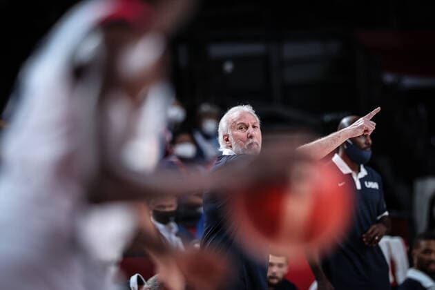 (210805) -- SAITAMA, Aug. 5, 2021 -- Coach of the United States Gregg Popovich gives instructions during the men s basketball semifinal between the United States and Australia at Tokyo 2020 Olympic Games, Olympische Spiele, Olympia, OS in Saitama, Japan, Aug. 5, 2021. ) (TOKYO2020)JAPAN-SAITAMA-OLY-BASKETBALL-MEN S SEMIFINAL-USA VS AUS PanxYulong 