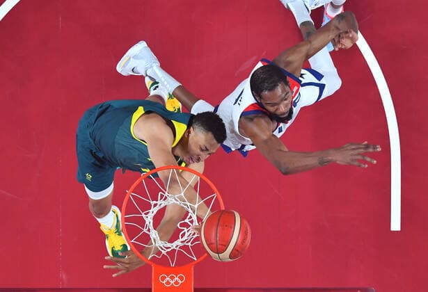 (210805) -- SAITAMA, Aug. 5, 2021 -- Kevin Durant (R) of the United States competes during the men s basketball semifinal between the United States and Australia at Tokyo 2020 Olympic Games, Olympische Spiele, Olympia, OS in Saitama, Japan, Aug. 5, 2021. ) (TOKYO2020)JAPAN-SAITAMA-OLY-BASKETBALL-MEN S SEMIFINAL-USA VS AUS MengxYongmin 