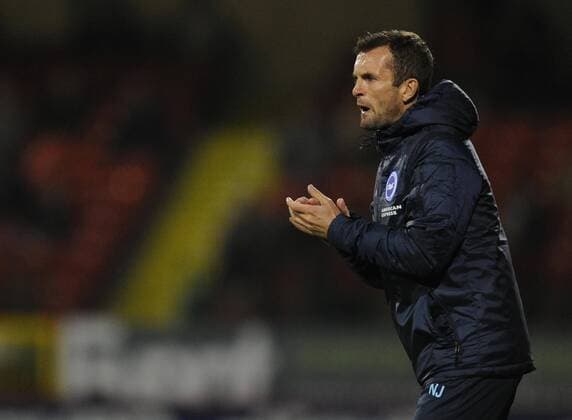 Fußball, Trainerhistorie Brighton & Hove Albion von 1901 bis heute Mandatory Credit: Photo by Alex James Jmp Shutterstock (4081799bl) Brighton and Hove Albion s Assistant Head Coach Nathan Jones gives his players directions. Swindon Town v Brighton, Capital One Cup Football, County Ground, Britain - 26 August 2014 EDITORIAL USE ONLY No use with unauthorised audio, video, data, fixture lists (outside the EU), club league logos or live services. Online in-match use limited to 45 images (+15 in extra time). No use to emulate moving images. No use in betting, games or single club league player publications services. Swindon Town v Brighton, Capital One Cup Football, County Ground, Britain - 26 August 2014 EDITORIAL USE ONLY No use with unauthorised audio, video, data, fixture lists (outside the EU), club league logos or live services. Online in-match use limited to 45 images (+15 in extra time). No use to emulate moving images. No use in betting, games or Copyright: xAlexxJames Jmp Shutterstockx 4081799bl
