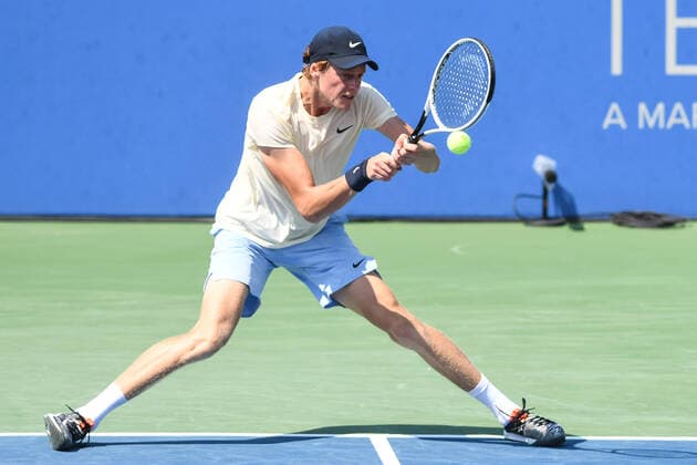 August 5, 2021, Washington, D.C, U.S: JANNIK SINNER hits a backhand during his match against Seb Korda at the Rock Creek Tennis Center. Washington U.S. - ZUMAg196 20210805_zap_g196_020 Copyright: xKylexGustafsonx