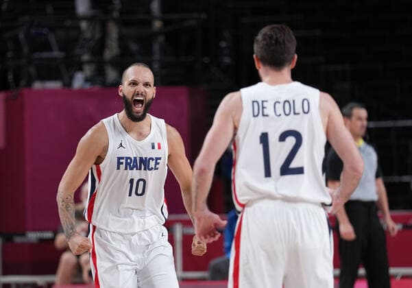 (210805) -- SAITAMA, Aug. 5, 2021 -- Evan Fournier (L) of France celebrates scoring during the men s basketball semifinal between France and Slovenia at Tokyo 2020 Olympic Games, Olympische Spiele, Olympia, OS in Saitama, Japan, Aug. 5, 2021. ) (TOKYO2020)JAPAN-SAITAMA-OLY-BASKETBALL-MEN S SEMIFINAL-FRA VS SLO MengxYongmin 