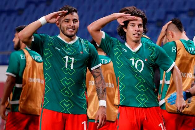 Sport Bilder des Tages Mexico s Alexis Vega (L) celebrates with his teammate Diego Lainez (R) after scoring the 3-0 in their bronze medal soccer match between Mexico and Japan during the 2020 Olympic Games, Olympische Spiele, Olympia, OS at Saitama stadium 2002 in Saitama, Japan, 06 August 2021. 2020 Olympic Games - Soccer: Mexico vs. Japan !ACHTUNG: NUR REDAKTIONELLE NUTZUNG!  Copyright: xKaixFoersterlingx EVE8828 20210806-ef8216a9af9d69c6a327f4da0644a69e07f90a3c
