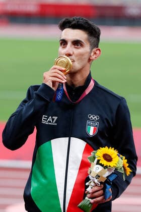 Men s 20km race walk gold medalist Massimo Stano of Italy kisses his gold medal during the medal ceremony at Olympic Stadium at the 2020 Summer Olympics in Tokyo, Japan on Friday, August 6, 2021.  OLY20210806401 TasosxKatopodis