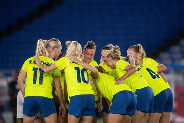 210806 Players of Sweden in the women?s football final during day 14 of the Tokyo 2020 Olympic Games, Olympische Spiele, Olympia, OS on August 6, 2021 in Tokyo. Photo: Johanna Lundberg BILDBYRAN kod JL DS0190 fotboll football soccer fotball olympic games olympics os ol olympiska spel olympiske leker tokyo2020 tokyo 2020 tokyo-os tokyo-ol bbeng sverige sweden canada kanada final Copyright: JOHANNAxLUNDBERG BB210806JL049