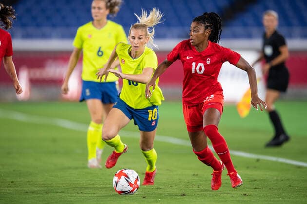 210806 Sofia Jakobsson of Sweden and Ashley Lawrence of Canada in the women?s football final during day 14 of the Tokyo 2020 Olympic Games, Olympische Spiele, Olympia, OS on August 6, 2021 in Tokyo. Photo: Daniel Stiller BILDBYRAN kod DS DS0190 fotboll football soccer fotball olympic games olympics os ol olympiska spel olympiske leker tokyo2020 tokyo 2020 tokyo-os tokyo-ol bbeng sverige sweden canada kanada final Copyright: DANIELxSTILLER BB210806DS001