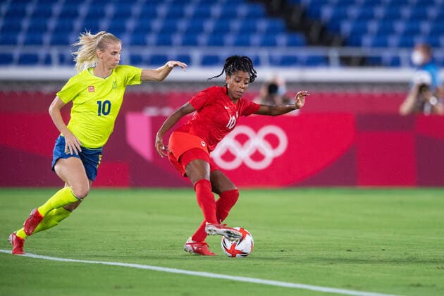210806 Sofia Jakobsson of Sweden and Ashley Lawrence of Canada in the women?s football final during day 14 of the Tokyo 2020 Olympic Games, Olympische Spiele, Olympia, OS on August 6, 2021 in Tokyo. Photo: Johanna Lundberg BILDBYRAN kod JL DS0190 fotboll football soccer fotball olympic games olympics os ol olympiska spel olympiske leker tokyo2020 tokyo 2020 tokyo-os tokyo-ol bbeng sverige sweden canada kanada final Copyright: JOHANNAxLUNDBERG BB210806JL051