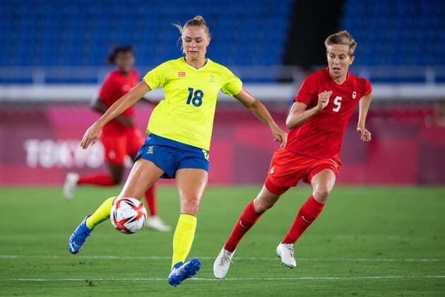 210806 Fridolina Rolfö of Sweden and Quinn of Canada in the women?s football final during day 14 of the Tokyo 2020 Olympic Games, Olympische Spiele, Olympia, OS on August 6, 2021 in Tokyo. Photo: Carl Sandin BILDBYRAN kod CS DS0190 fotboll football soccer fotball olympic games olympics os ol olympiska spel olympiske leker tokyo2020 tokyo 2020 tokyo-os tokyo-ol bbeng sverige sweden canada kanada final Copyright: CARLxSANDIN BB210806CS017
