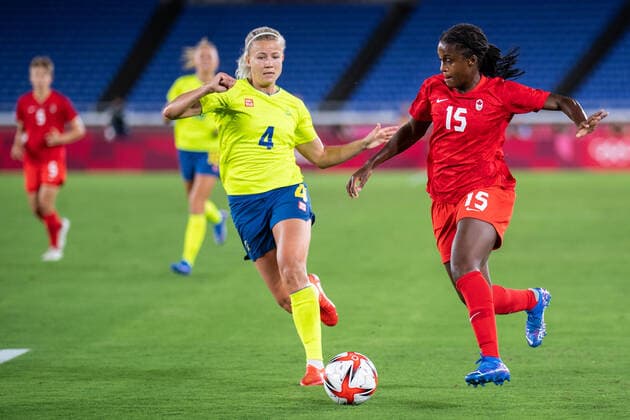 210806 Hanna Glas of Sweden and Nichelle Prince of Canada in the women?s football final during day 14 of the Tokyo 2020 Olympic Games, Olympische Spiele, Olympia, OS on August 6, 2021 in Tokyo. Photo: Carl Sandin BILDBYRAN kod CS DS0190 fotboll football soccer fotball olympic games olympics os ol olympiska spel olympiske leker tokyo2020 tokyo 2020 tokyo-os tokyo-ol bbeng sverige sweden canada kanada final Copyright: CARLxSANDIN BB210806CS021