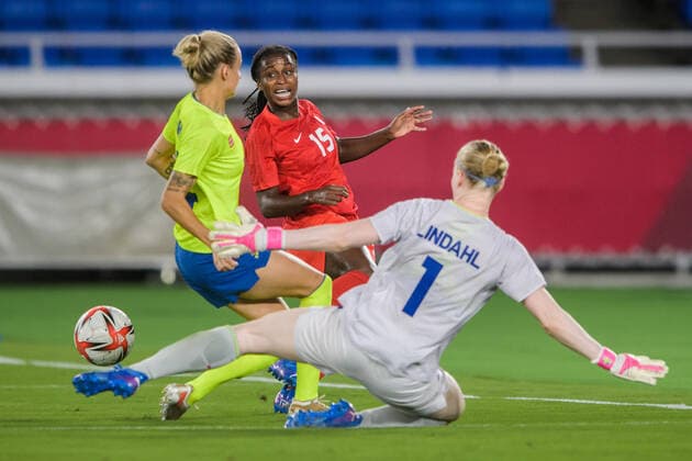 210806 Nichelle Prince of Canada and Hedvig Lindahl of Sweden in the women?s football final during day 14 of the Tokyo 2020 Olympic Games, Olympische Spiele, Olympia, OS on August 6, 2021 in Tokyo. Photo: Johanna Lundberg BILDBYRAN kod JL DS0190 fotboll football soccer fotball olympic games olympics os ol olympiska spel olympiske leker tokyo2020 tokyo 2020 tokyo-os tokyo-ol bbeng sverige sweden canada kanada final Copyright: JOHANNAxLUNDBERG BB210806JL059