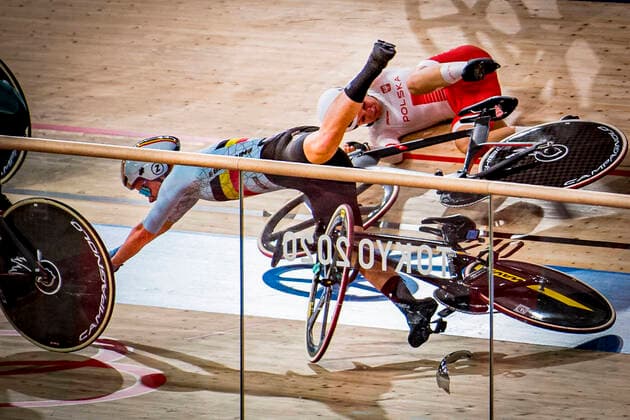 Bilder des Jahres 2021, Sport 08. August Sport Themen der Woche KW31 Sport Bilder des Tages Belgian Lotte Kopecky in action during a crash at the final race of the women team Madison Track cycling, Rad, Radsport, Bahnrad, Bahn event on day 15 of the Tokyo 2020 Olympic Games, Olympische Spiele, Olympia, OS in Tokyo, Japan on Friday 06 August 2021. The postponed 2020 Summer Olympics are taking place from 23 July to 8 August 2021. JASPERxJACOBS  x3057535x