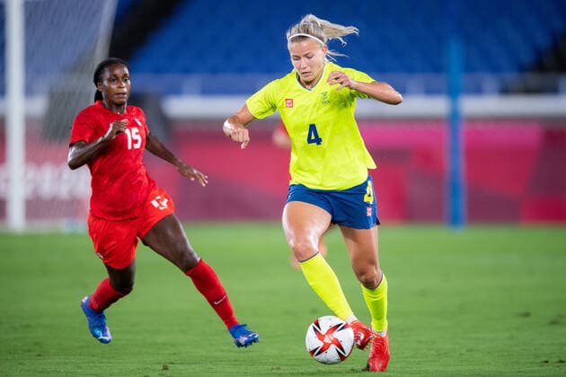 210806 Nichelle Prince of Canada and Hanna Glas of Sweden in the women?s football final during day 14 of the Tokyo 2020 Olympic Games, Olympische Spiele, Olympia, OS on August 6, 2021 in Tokyo. Photo: Daniel Stiller BILDBYRAN kod DS DS0190 fotboll football soccer fotball olympic games olympics os ol olympiska spel olympiske leker tokyo2020 tokyo 2020 tokyo-os tokyo-ol bbeng sverige sweden canada kanada final Copyright: DANIELxSTILLER BB210806DS018