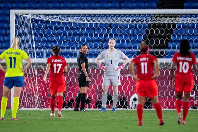 210806 Goalkeeper Hedvig Lindahl of Sweden in the women?s football final during day 14 of the Tokyo 2020 Olympic Games, Olympische Spiele, Olympia, OS on August 6, 2021 in Tokyo. Photo: Carl Sandin BILDBYRAN kod CS DS0190 fotboll football soccer fotball olympic games olympics os ol olympiska spel olympiske leker tokyo2020 tokyo 2020 tokyo-os tokyo-ol bbeng sverige sweden canada kanada final Copyright: CARLxSANDIN BB210806CS048