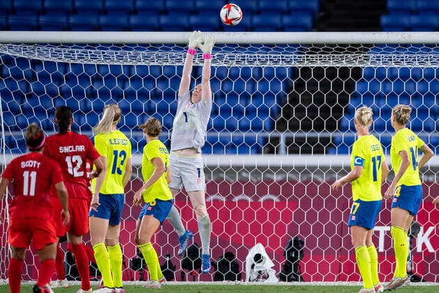210806 Goalkeeper Hedvig Lindahl of Sweden in the women?s football final during day 14 of the Tokyo 2020 Olympic Games, Olympische Spiele, Olympia, OS on August 6, 2021 in Tokyo. Photo: Carl Sandin BILDBYRAN kod CS DS0190 fotboll football soccer fotball olympic games olympics os ol olympiska spel olympiske leker tokyo2020 tokyo 2020 tokyo-os tokyo-ol bbeng sverige sweden canada kanada final Copyright: CARLxSANDIN BB210806CS051