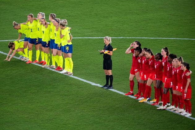 210806 Players of Sweden and of Canada during penalties in the women?s football final during day 14 of the Tokyo 2020 Olympic Games, Olympische Spiele, Olympia, OS on August 6, 2021 in Tokyo. Photo: Joel Marklund BILDBYRAN kod JM DS0190 fotboll football soccer fotball olympic games olympics os ol olympiska spel olympiske leker tokyo2020 tokyo 2020 tokyo-os tokyo-ol bbeng sverige sweden canada kanada final Copyright: JOELxMARKLUND BB210806JM073