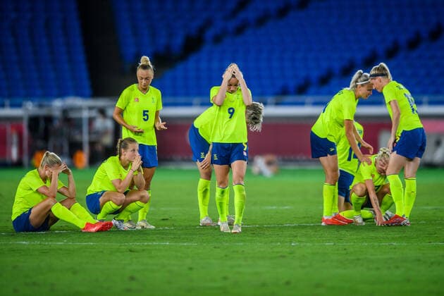210806 Kosovare Asllani of Sweden looks dejected after the women?s football final during day 14 of the Tokyo 2020 Olympic Games, Olympische Spiele, Olympia, OS on August 6, 2021 in Tokyo. Photo: Johanna Lundberg BILDBYRAN kod JL DS0190 fotboll football soccer fotball olympic games olympics os ol olympiska spel olympiske leker tokyo2020 tokyo 2020 tokyo-os tokyo-ol bbeng sverige sweden canada kanada final depp Copyright: JOHANNAxLUNDBERG BB210806JL114