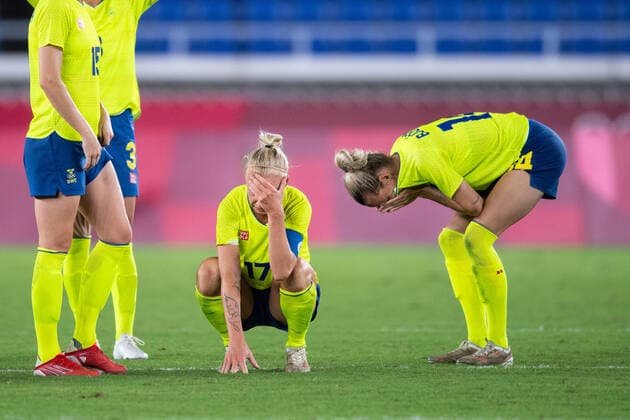 210806 Caroline Seger of Sweden looks dejected after the women?s football final during day 14 of the Tokyo 2020 Olympic Games, Olympische Spiele, Olympia, OS on August 6, 2021 in Tokyo. Photo: Daniel Stiller BILDBYRAN kod DS DS0190 fotboll football soccer fotball olympic games olympics os ol olympiska spel olympiske leker tokyo2020 tokyo 2020 tokyo-os tokyo-ol bbeng sverige sweden canada kanada final depp Copyright: DANIELxSTILLER BB210806DS049